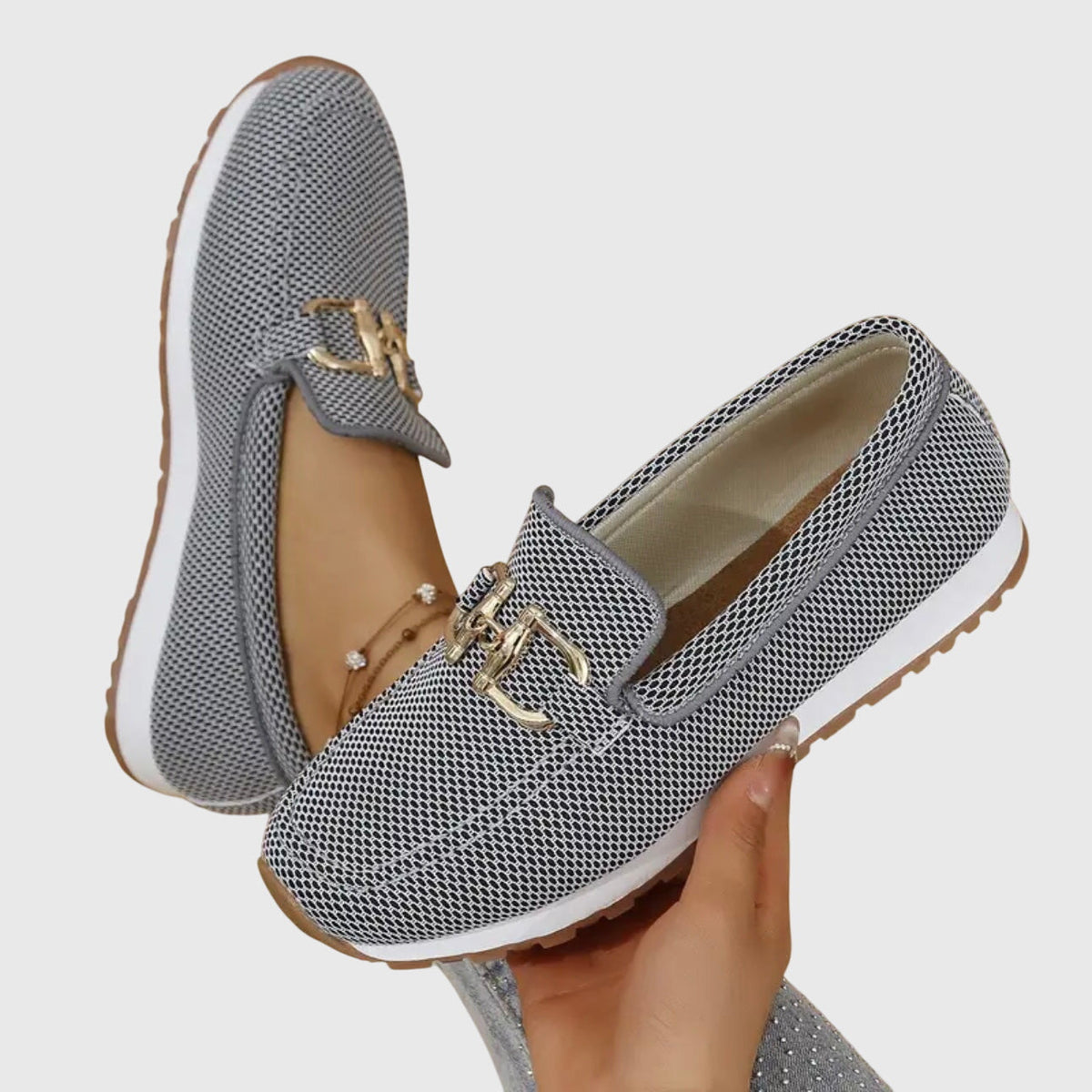 Damskie wsuwane sneakersy z metalową klamrą