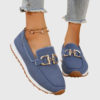 Damskie wsuwane sneakersy z metalową klamrą