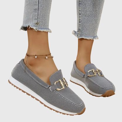 Damskie wsuwane sneakersy z metalową klamrą